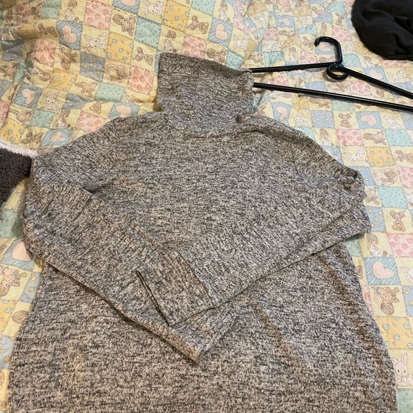 Lou & Grey turtleneck top size Small. Like New Retail $80 - Picture 2 of 4